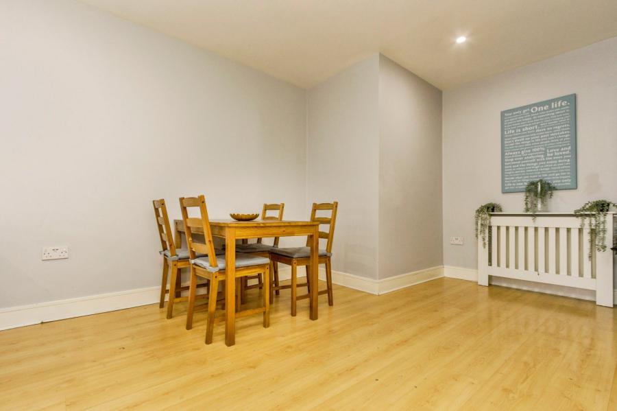 Flat 2 South Studios, 85 Tates Avenue Flat 2 South Studios, 85 Tates Avenue