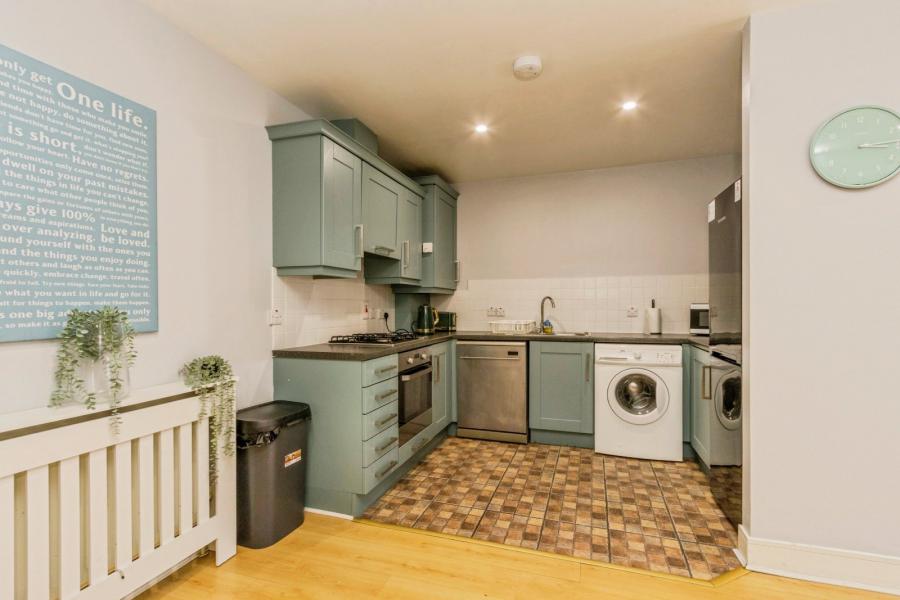 Flat 2 South Studios, 85 Tates Avenue