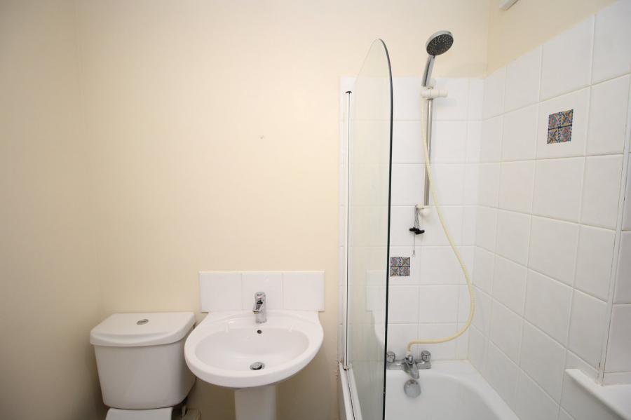 Flat 2, 97 Eglantine Avenue