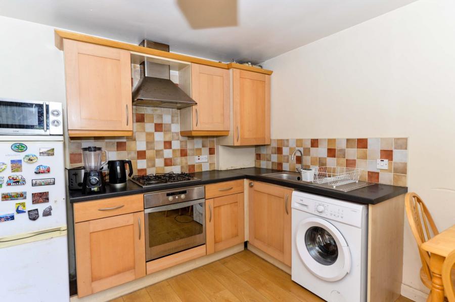 Flat 2, 97 Eglantine Avenue