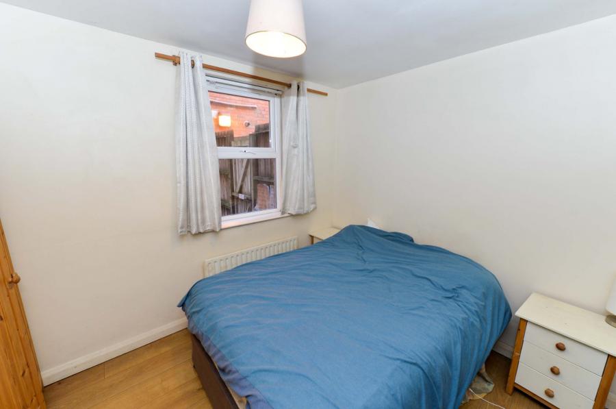 Flat 2, 97 Eglantine Avenue