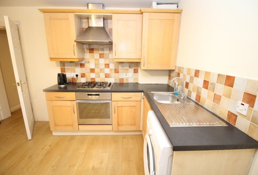 Flat 2, 97 Eglantine Avenue Flat 2, 97 Eglantine Avenue
