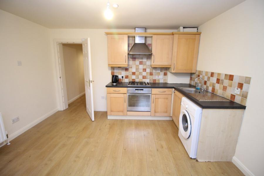 Flat 2, 97 Eglantine Avenue