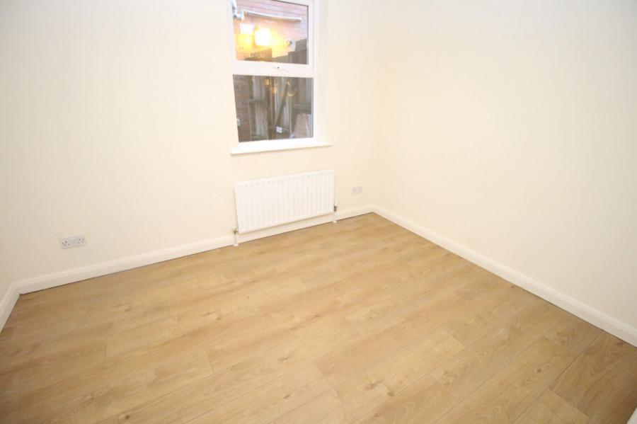Flat 2, 97 Eglantine Avenue Flat 2, 97 Eglantine Avenue