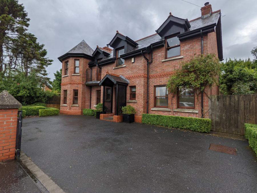 33 Seahill Road, Holywood, County Down, BT18 0DJ