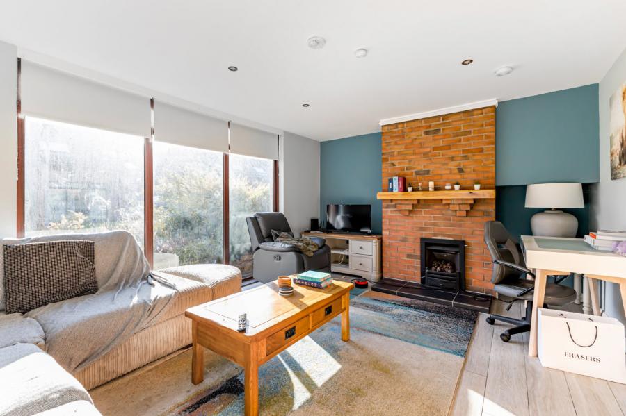 15 Lakeside Drive