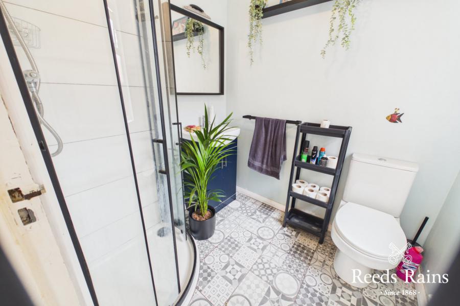 19 Whitehall Gardens