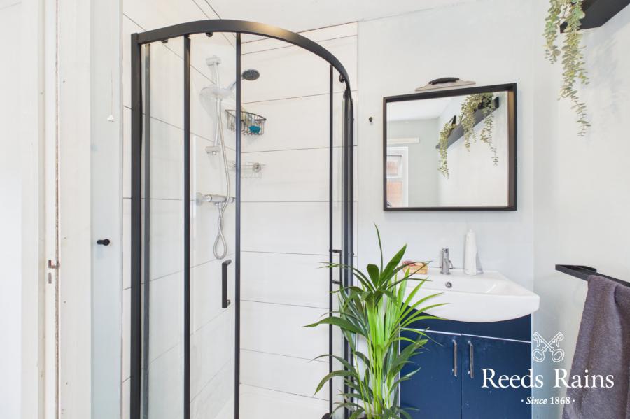 19 Whitehall Gardens