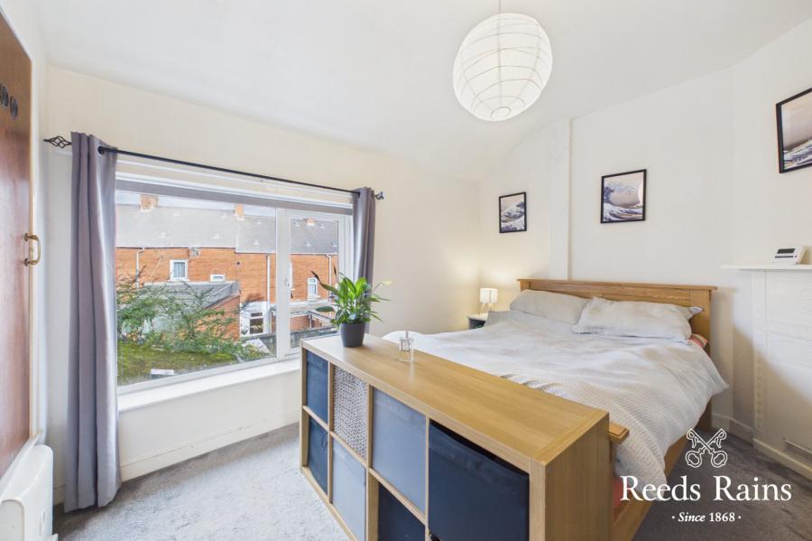 19 Whitehall Gardens