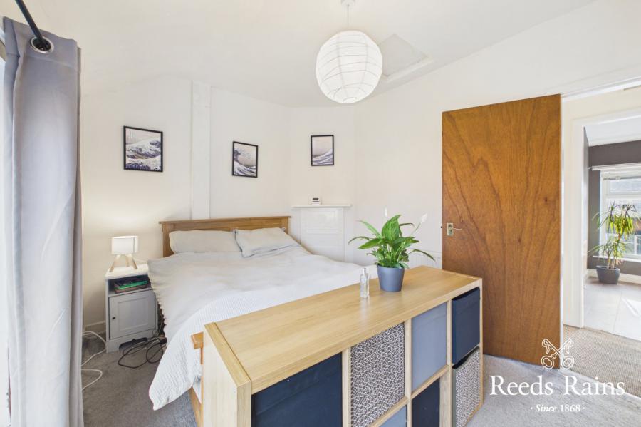 19 Whitehall Gardens