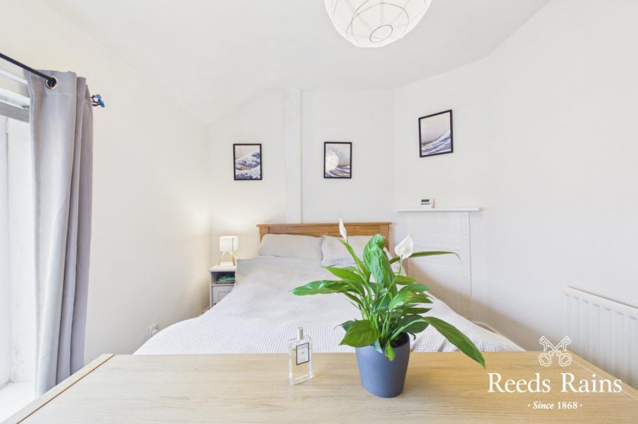 19 Whitehall Gardens