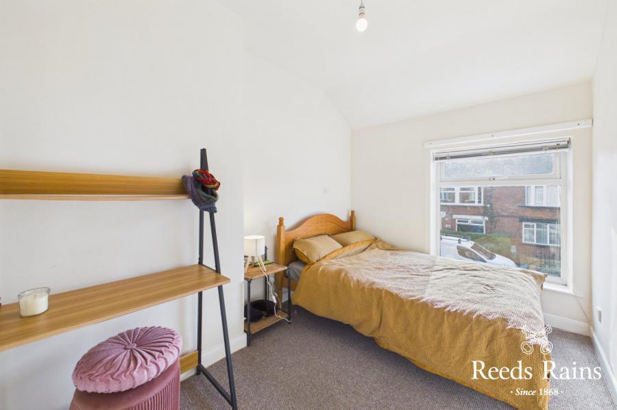 19 Whitehall Gardens