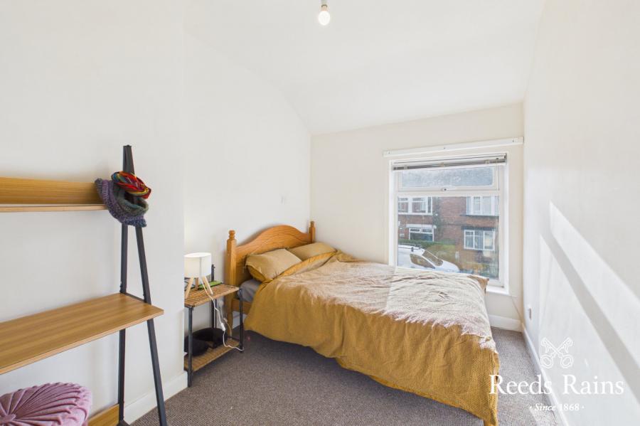 19 Whitehall Gardens