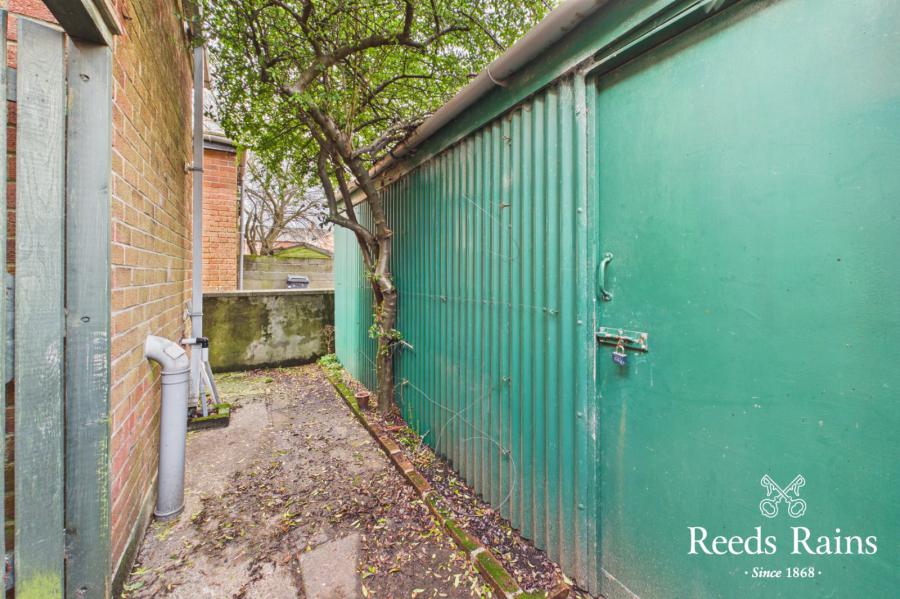 19 Whitehall Gardens