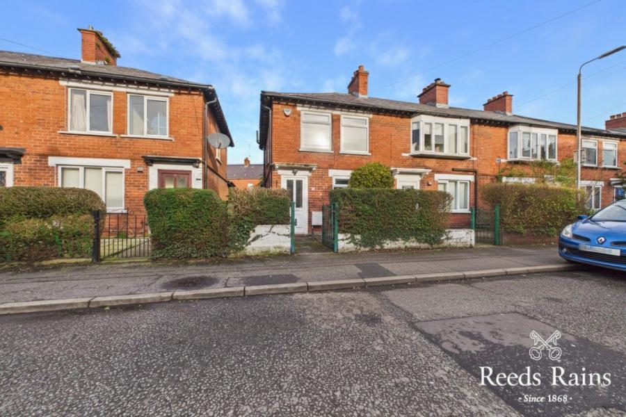 19 Whitehall Gardens