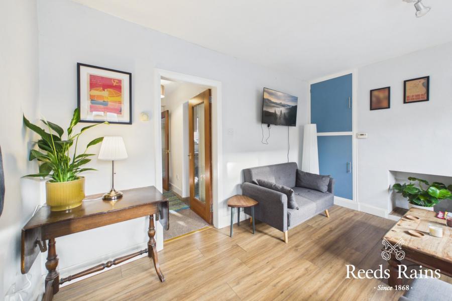 19 Whitehall Gardens