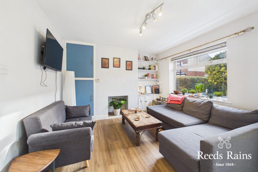 19 Whitehall Gardens