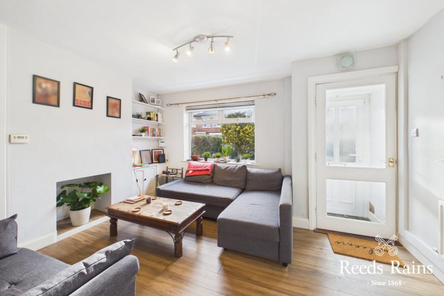 19 Whitehall Gardens