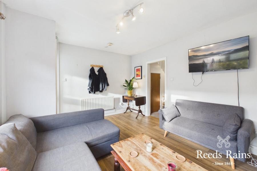 19 Whitehall Gardens