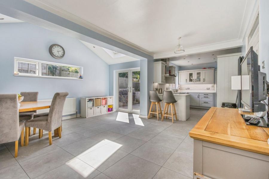 3 Brerton Crescent