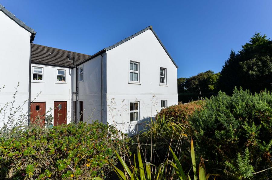 1 Rhanbuoy Gardens, Seahill, BT18 0GA