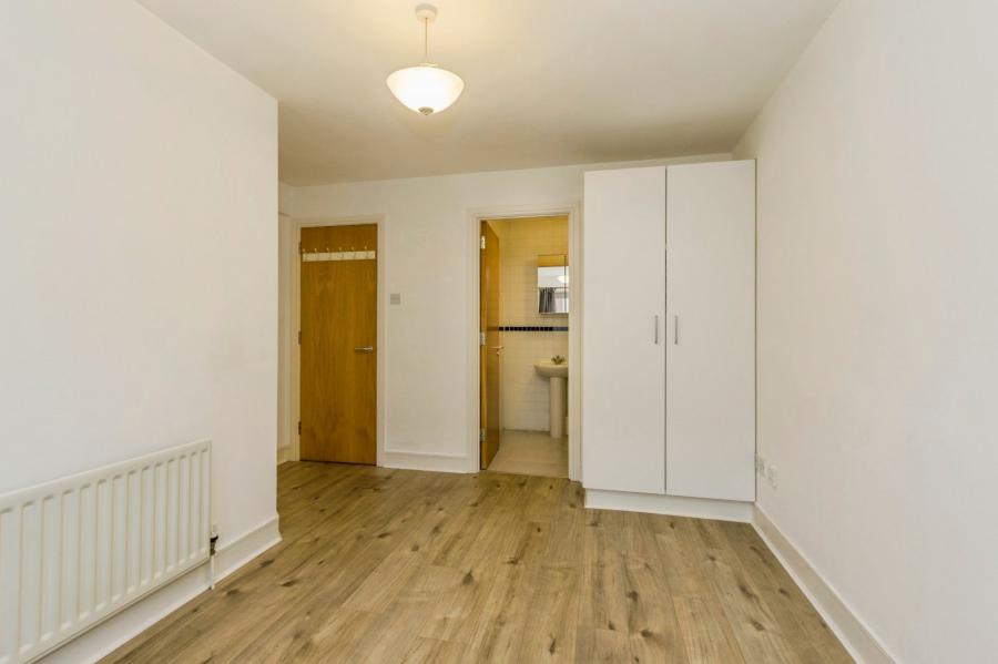 Flat 62 South Studios, 85 Tates Avenue