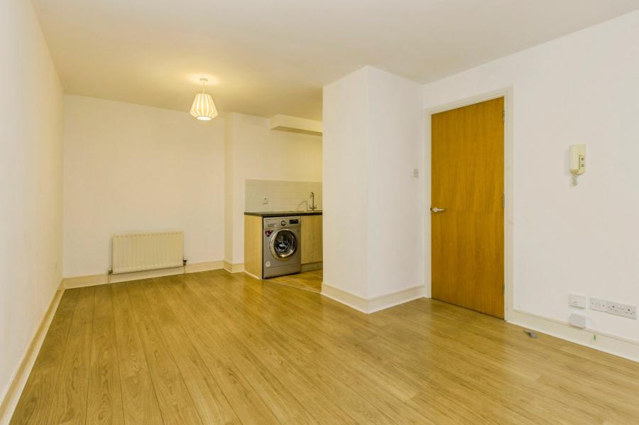 Flat 62 South Studios, 85 Tates Avenue