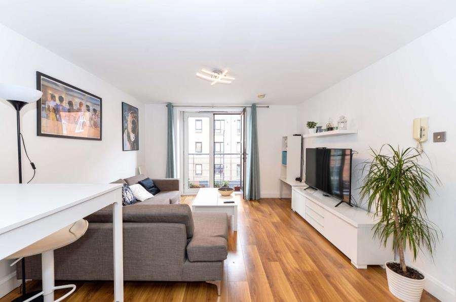 Apartment C 2.5, Whitehall Square