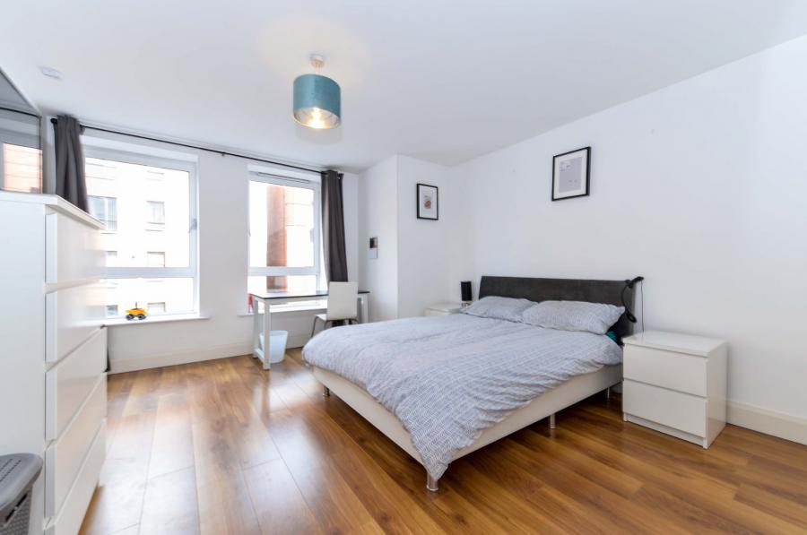 Apartment C 2.5, Whitehall Square