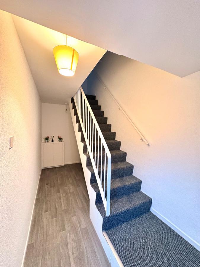 2 Catherine Street North