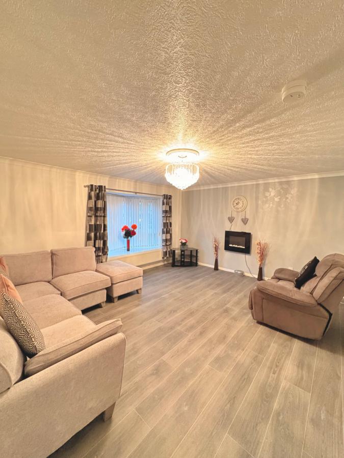 2 Catherine Street North