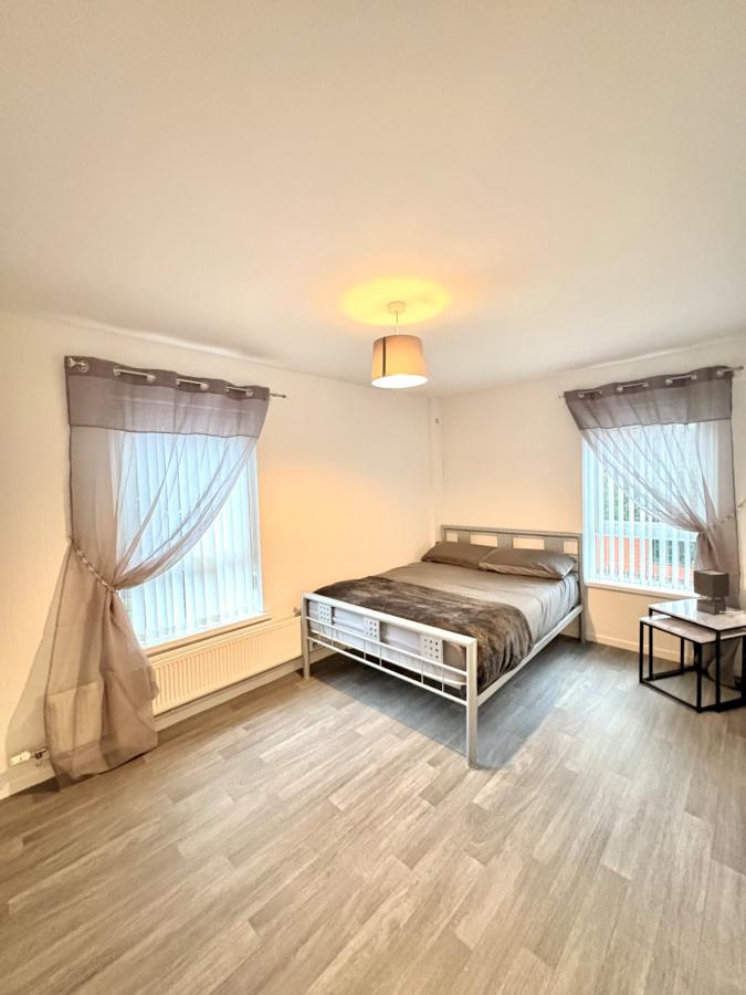 2 Catherine Street North