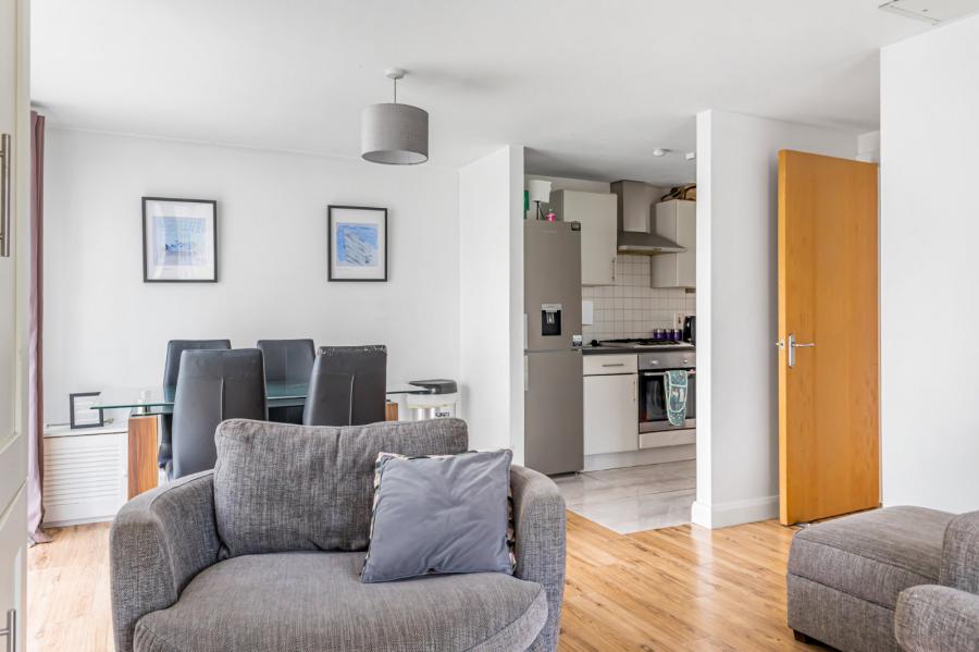 Apartment 8, Hawthornden Building, Old Bakers Court