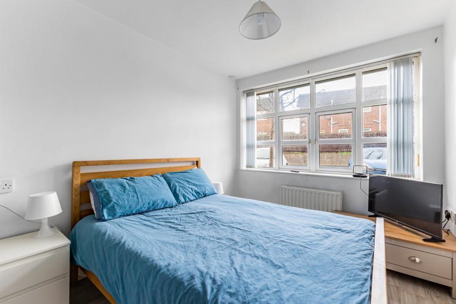 Apartment 8, Hawthornden Building, Old Bakers Court