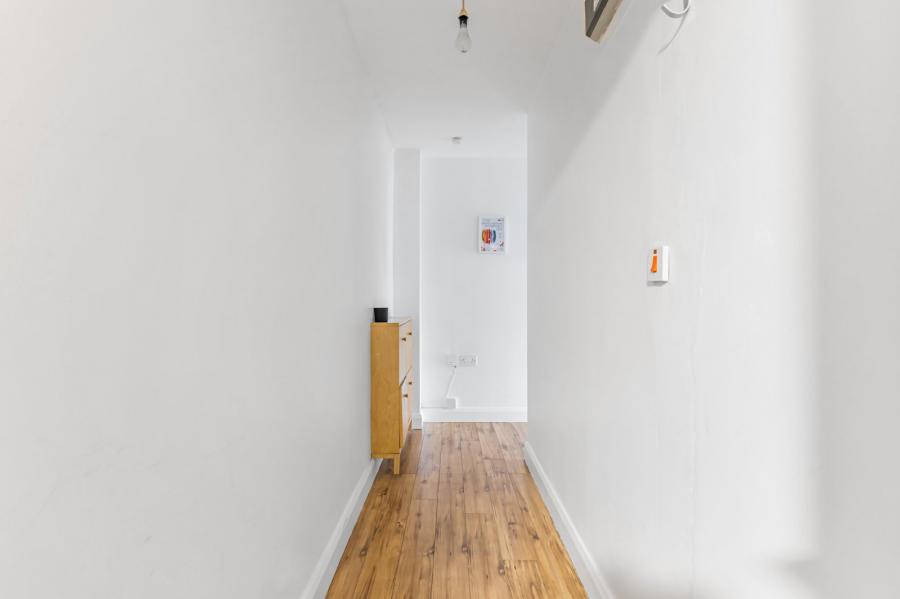 Apartment 8, Hawthornden Building, Old Bakers Court