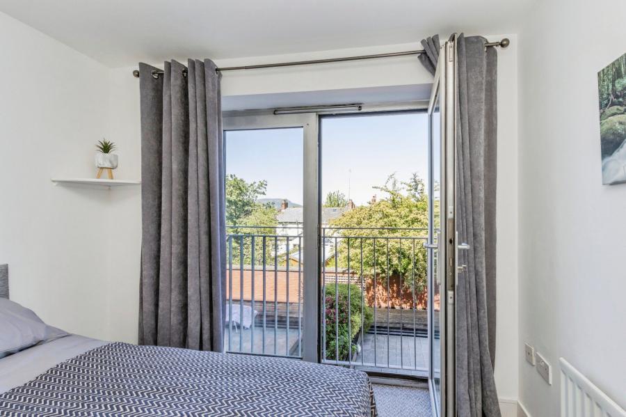 Apartment 7 South Studios, Tates Avenue