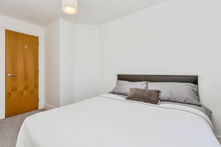 Apartment 7 South Studios, Tates Avenue