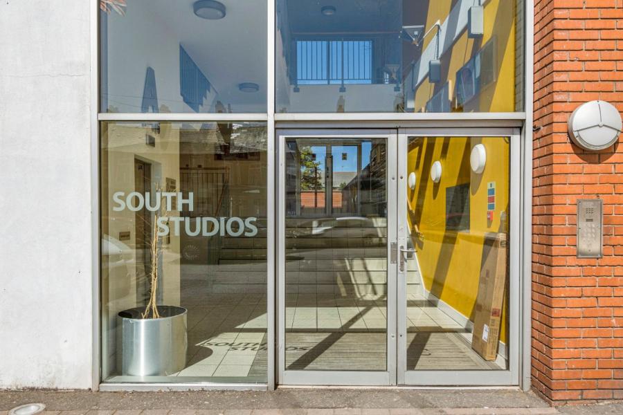 Apartment 7 South Studios, Tates Avenue