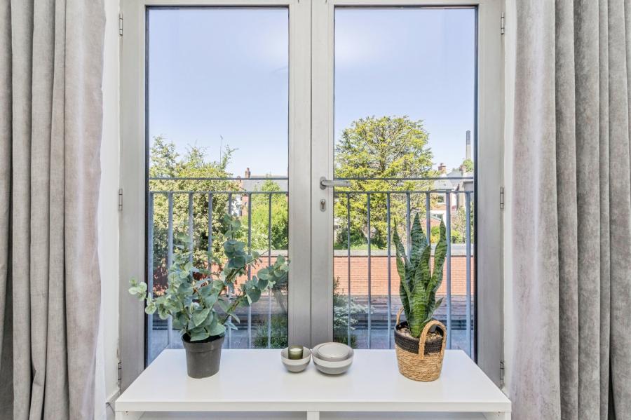 Apartment 7 South Studios, Tates Avenue