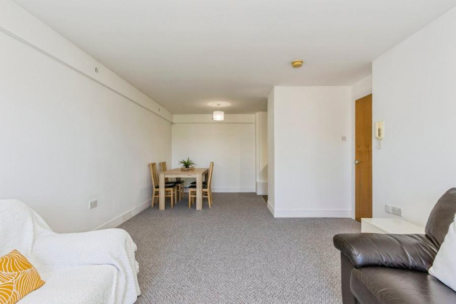 Apartment 7 South Studios, Tates Avenue