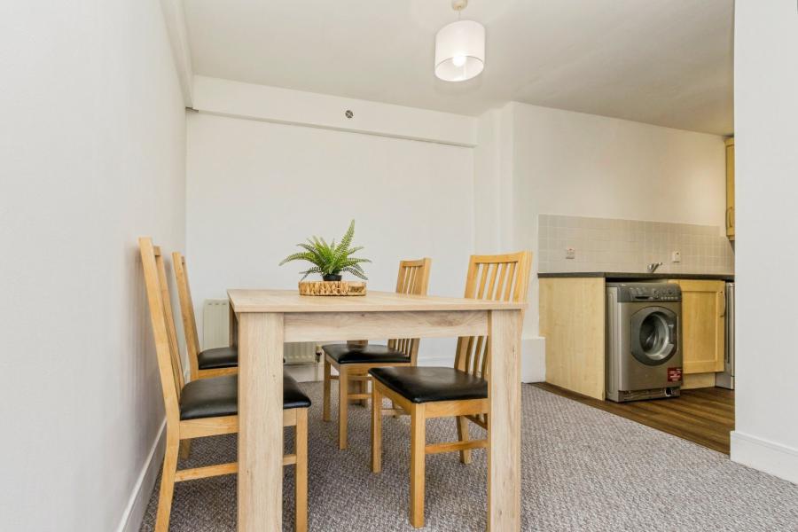 Apartment 7 South Studios, Tates Avenue