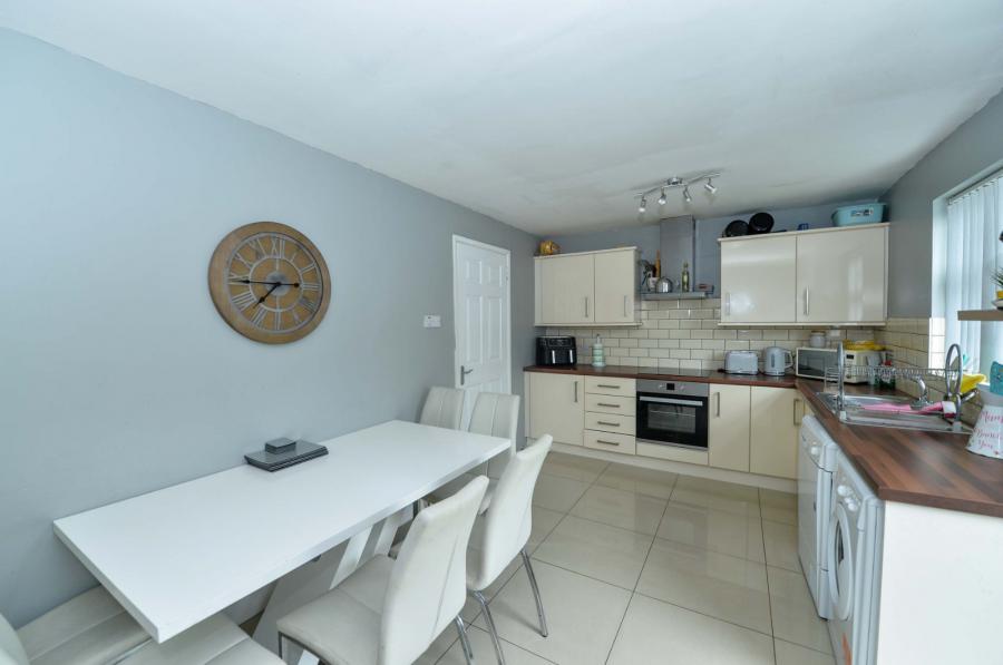 39 Loughlea