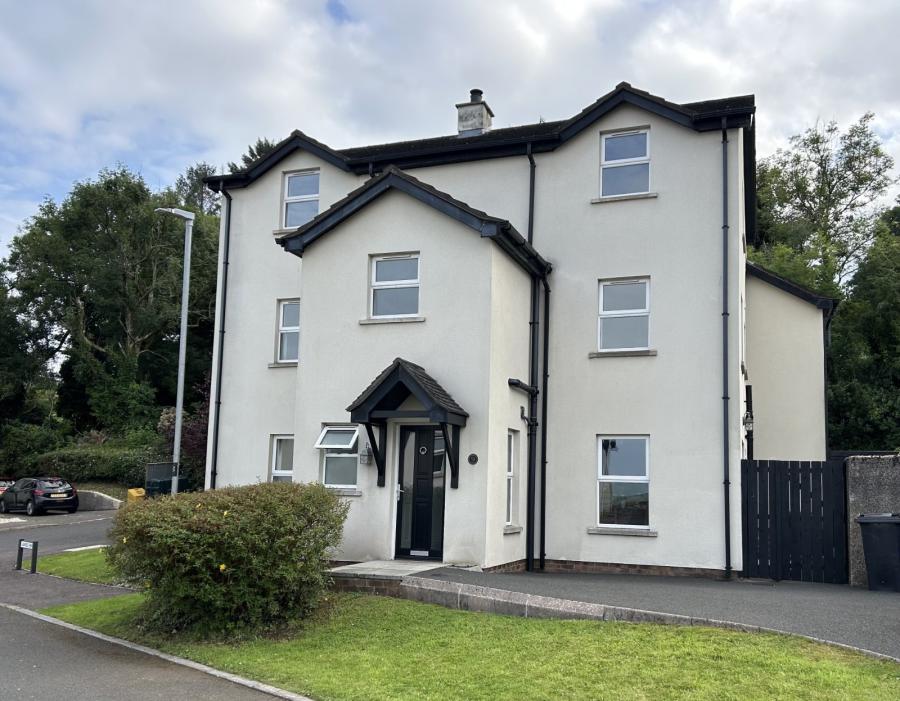 9 Leafield Park