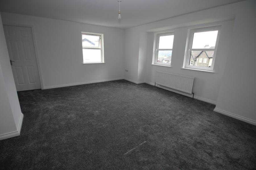 9 Leafield Park