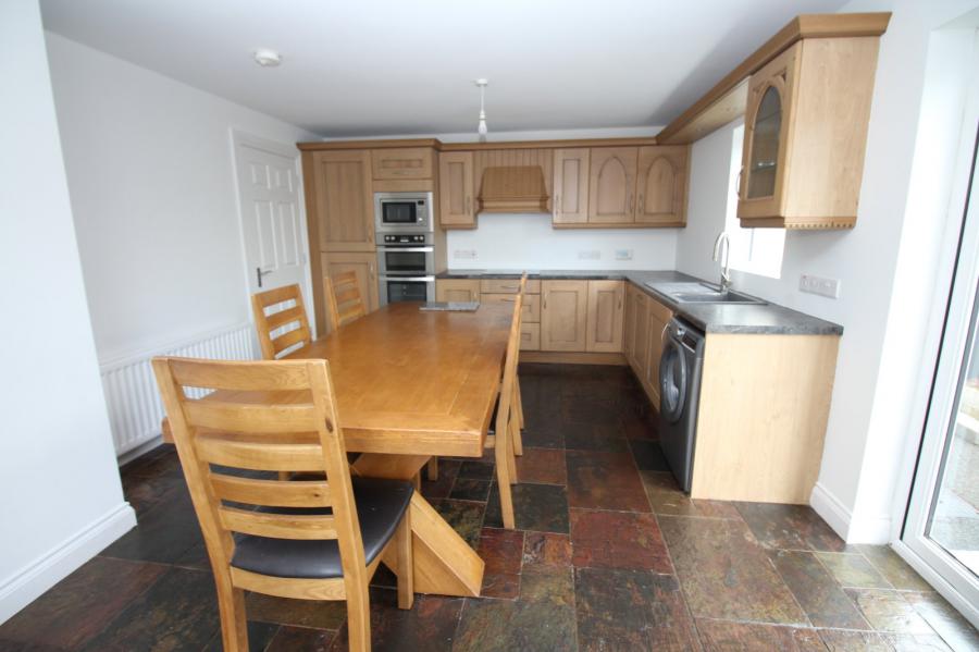 9 Leafield Park