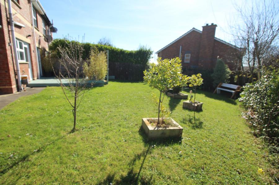 11 Brackenridge Close