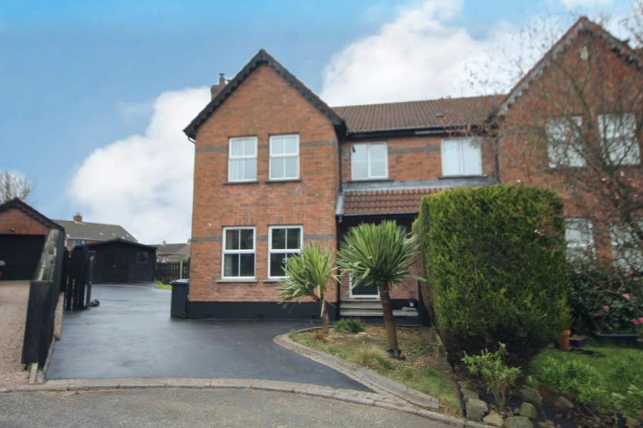 16 Edmonstone Avenue