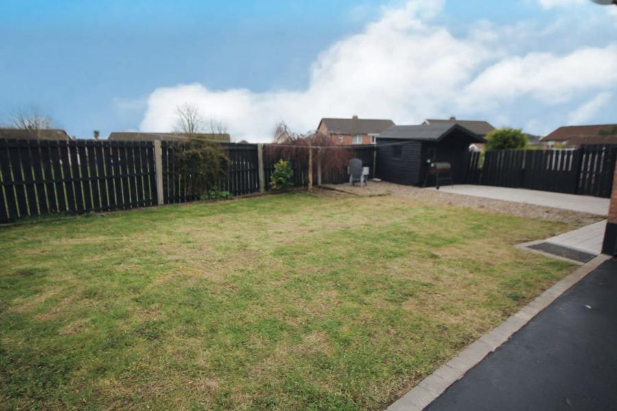 16 Edmonstone Avenue