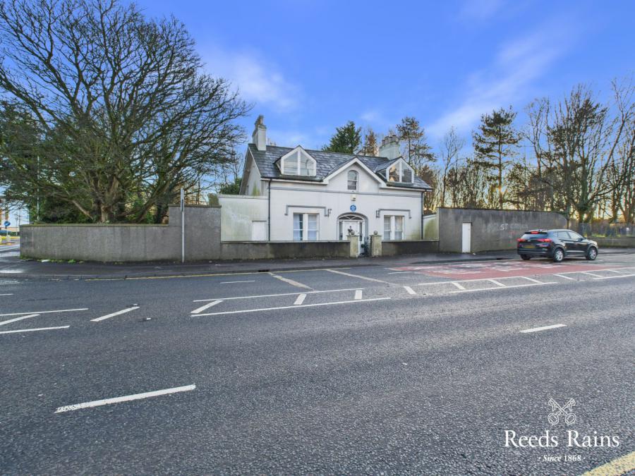 Maritime Cottage, 2 Belfast Road, Carrickfergus, County Antrim, BT38 8BU