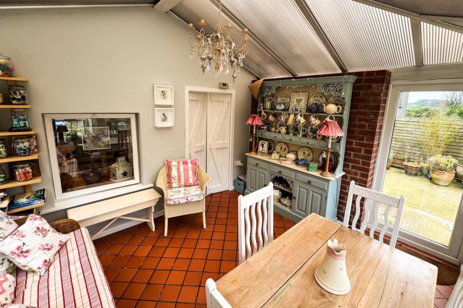 32 Hillhead Road